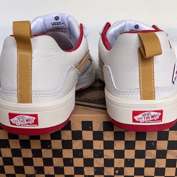 Vans Men’s Zahba Vintage Sport White Multi
VN0007QQJ5K
Sneakers - Picture 4 of 16